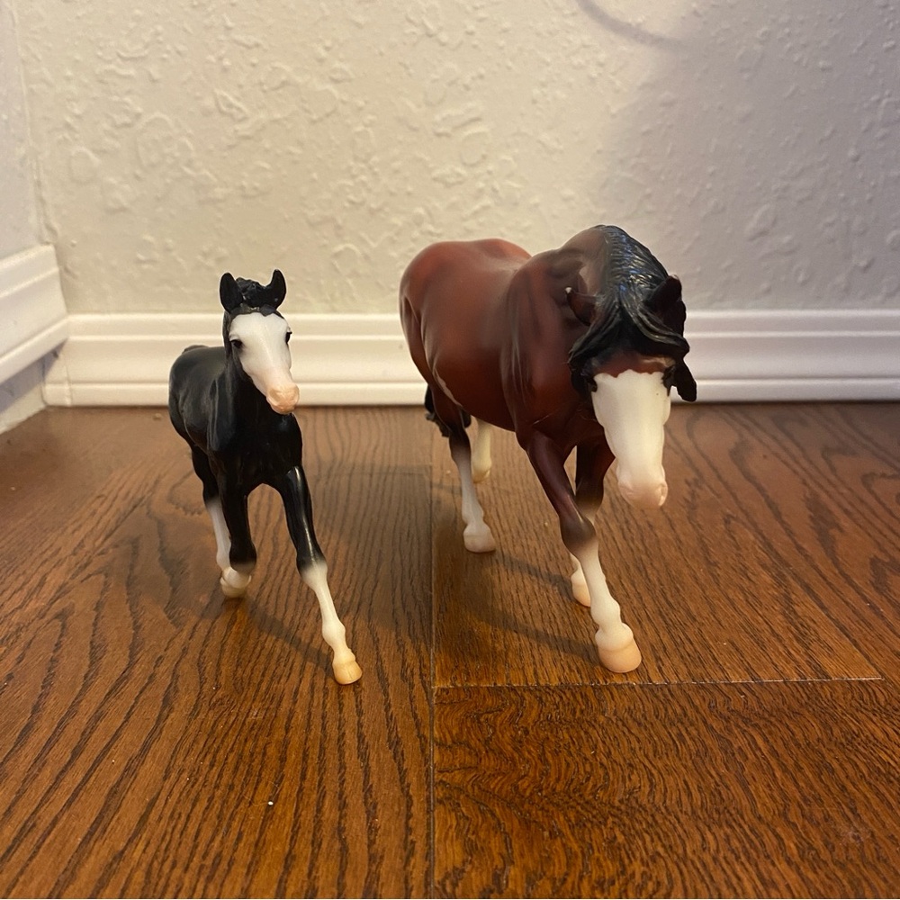 Breyer Horse Figurine Set - Black and Brown